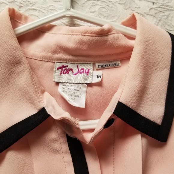 Vintage TanJay Elegant Polyester Pink Blouse with Black Accents In A Size 16 - Picture 3 of 9
